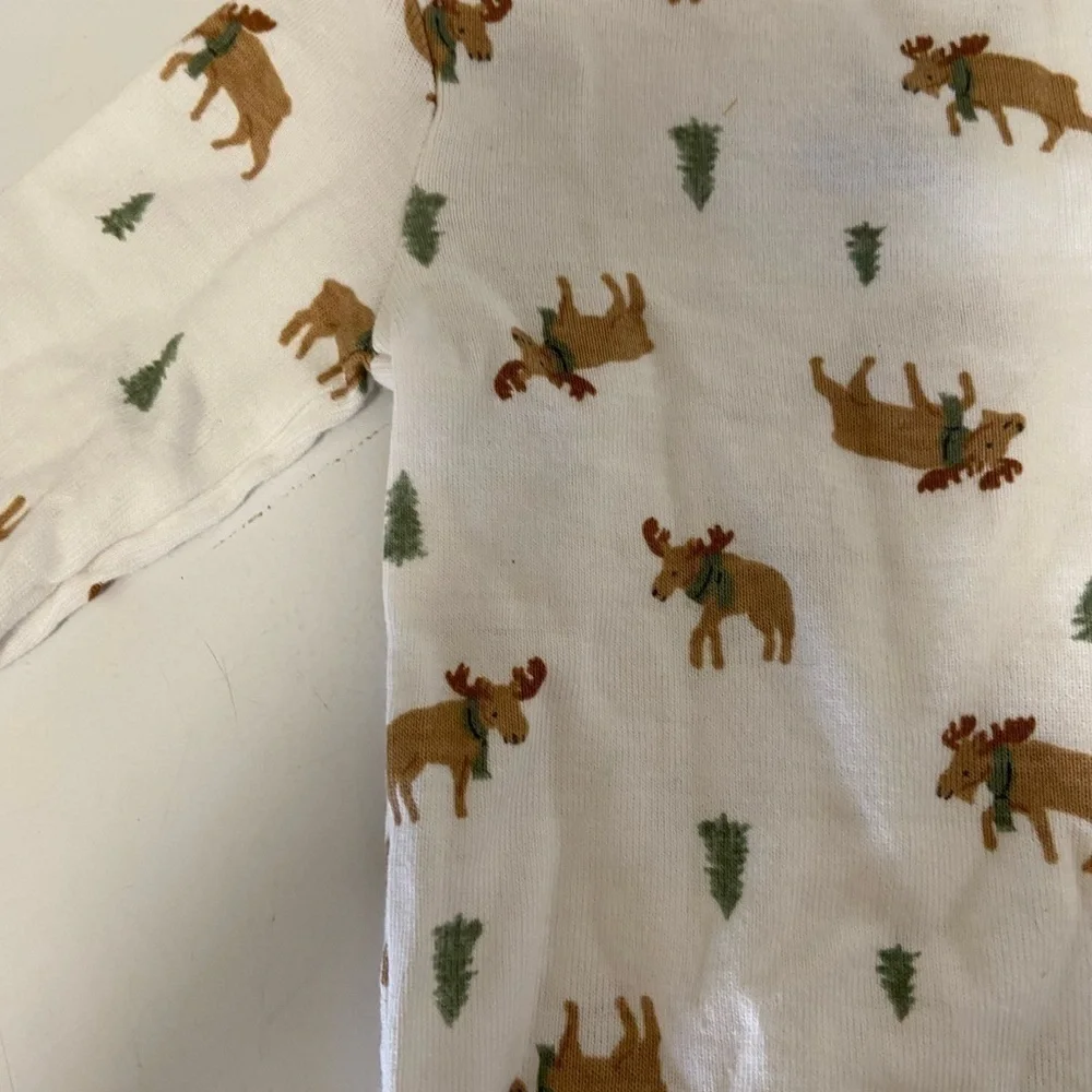 Carters‎ newborn onsie mooses